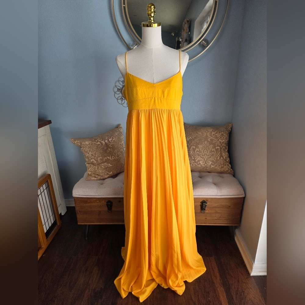 Obando Honeycomb Gown